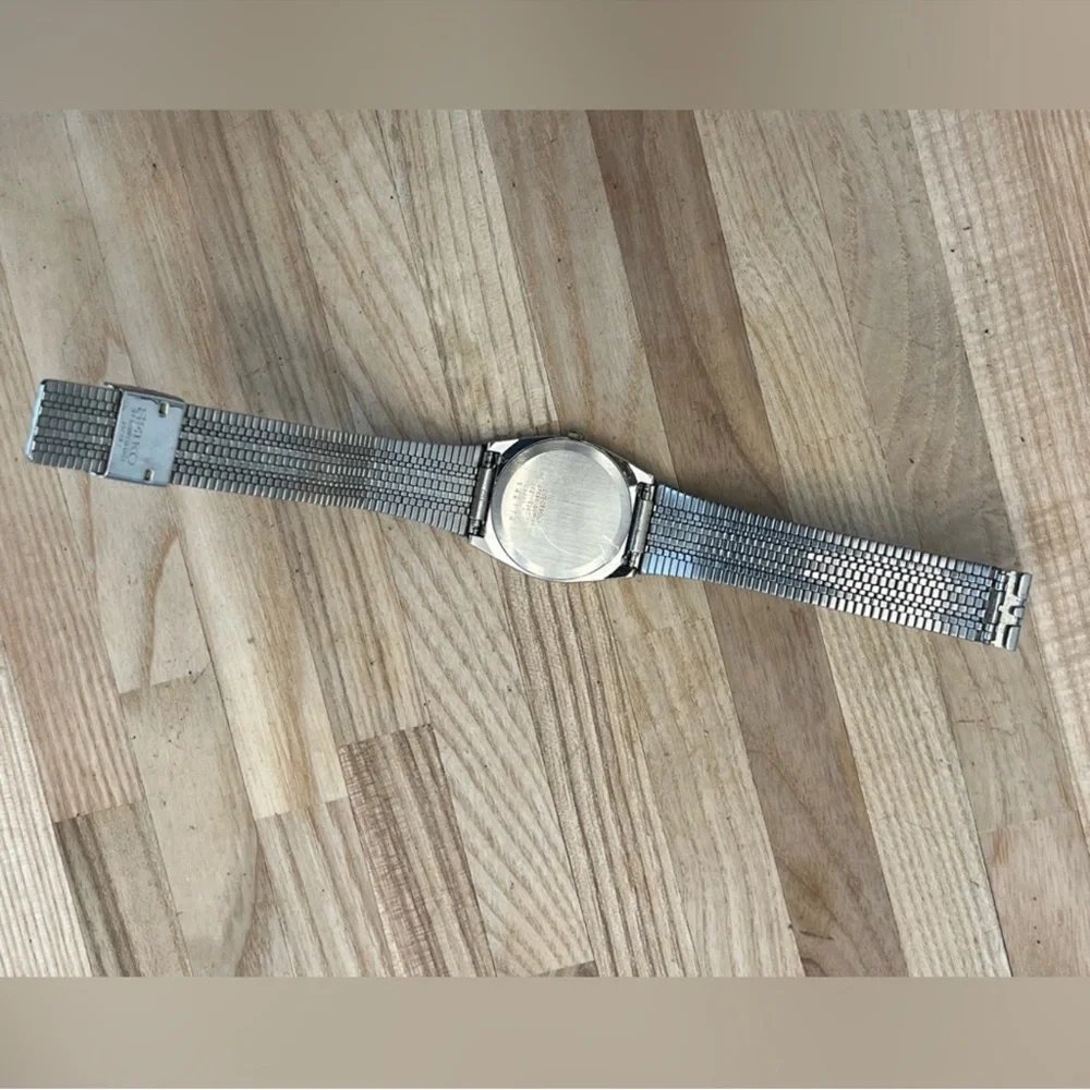 Seiko Men's Watch Rare Vintage Gold Plated Bezel Stainless Adjustable Bracelet